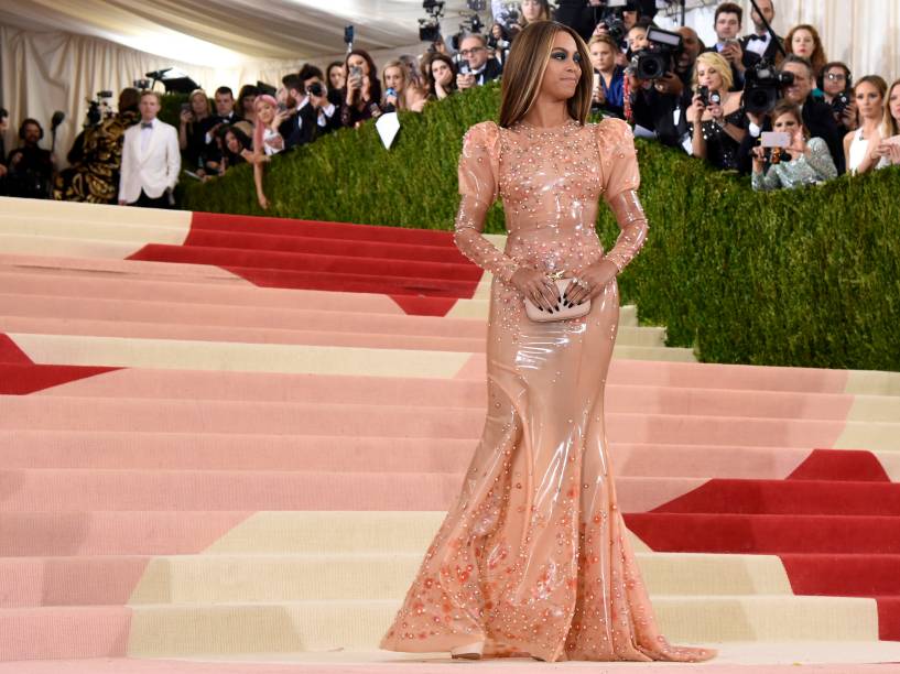 Beyoncé usou um vestido Givenchy de látex no MET Gala 2016