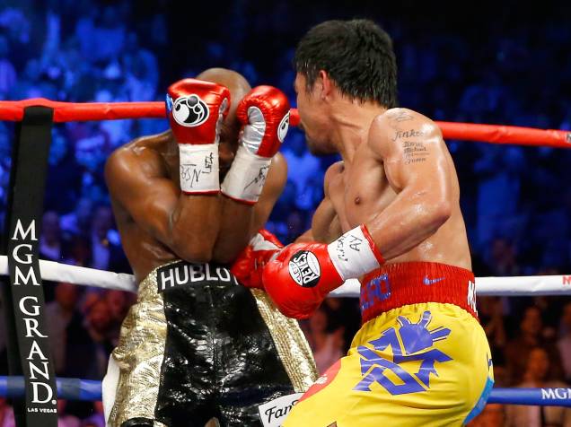 O pugilista americano Floyd Mayweather Jr., e o filipino Manny Pacquiao, em luta de unificação do título de meio médio em Las Vegas (EUA) O pugilista americano Floyd Mayweather Jr., e o filipino Manny Pacquiao, em luta de unificação do título de meio médio em Las Vegas (EUA)