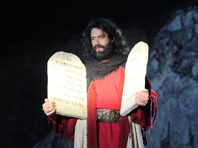 Moisés (Guilherme Winter) em cenas da segunda temporada de Os Dez Mandamentos, telenovela da Record Moisés (Guilherme Winter) em cenas da segunda temporada de Os Dez Mandamentos, telenovela da Record