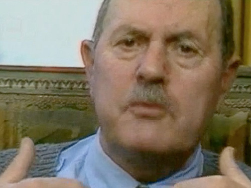 Jean-Marie Loret dizia ser filho ilegítimo de Adolf Hitler Jean-Marie Loret dizia ser filho ilegítimo de Adolf Hitler