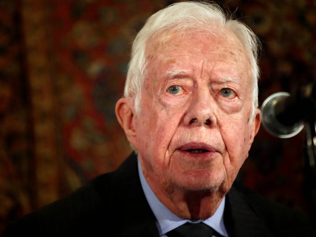 Ex-presidente americano Jimmy Carter sofre acidente e passa por cirurgia