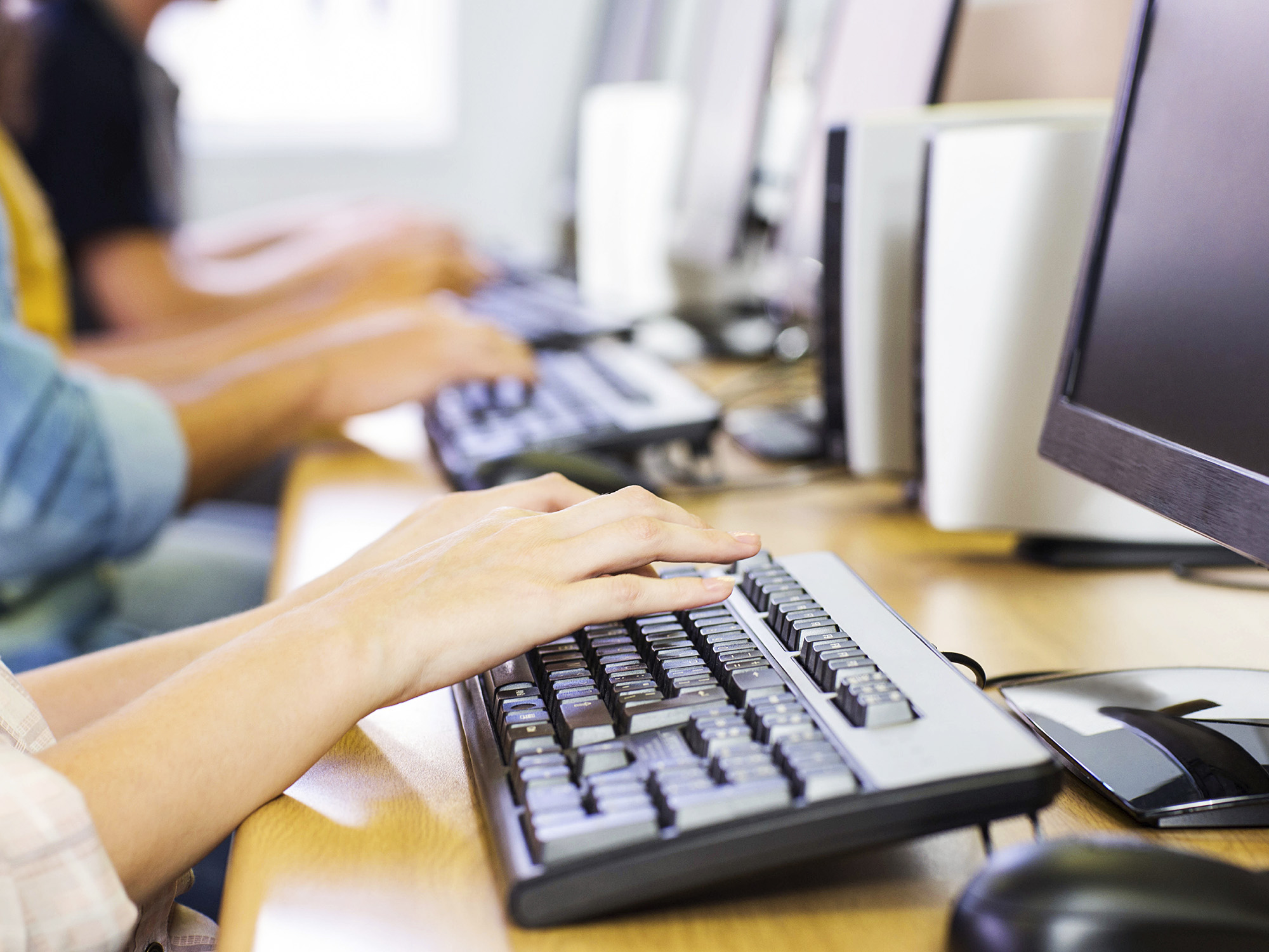 Brasil segue na lanterna do ranking mundial de competitividade digital. Veja a lista
