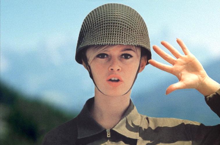 Brigitte Bardot na comédia Babette Vai à Guerra, de Christian-Jaque, em 1960.