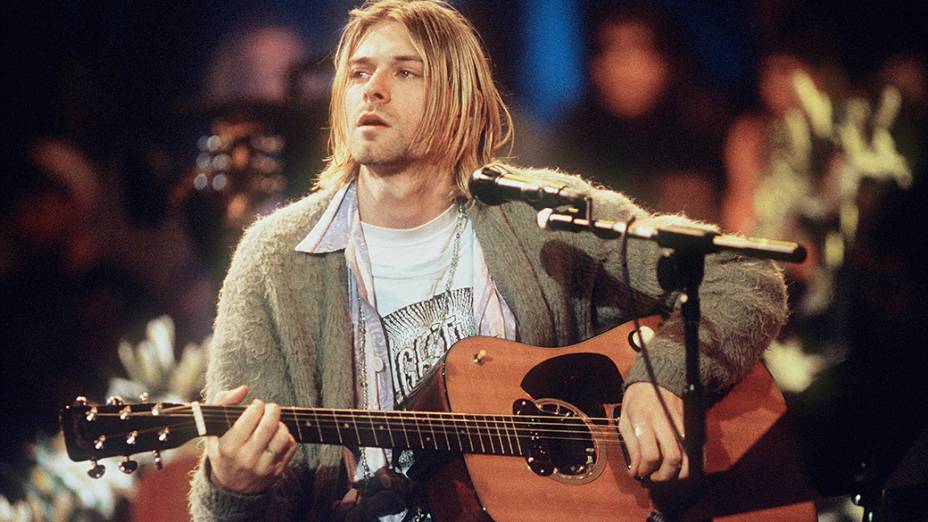 Kurt Cobain durante gravação do MTV Unplugged com a banda Nirvana em 1993