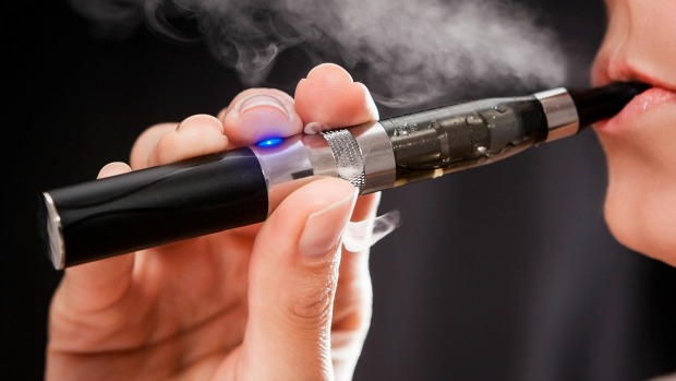 Cigarro eletrônico: após seis meses, um terço das pessoas que usaram o cigarro não abandonaram seu uso — apenas 8% continuaram a usar os adesivos