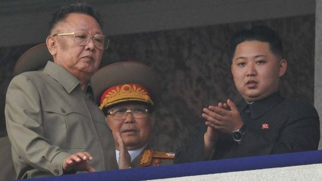 Líder coreano Kim Jong-il e seu fliho Kim Jong-un, 10/10/2010 Líder coreano Kim Jong-il e seu fliho Kim Jong-un, 10/10/2010