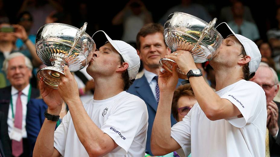 Os irmãos Bob e Mike Bryan ficaram com o título nas duplas após vencerem o brasileiro Marcelo Melo e o croata Ivan Dodig na final em Wimbledon