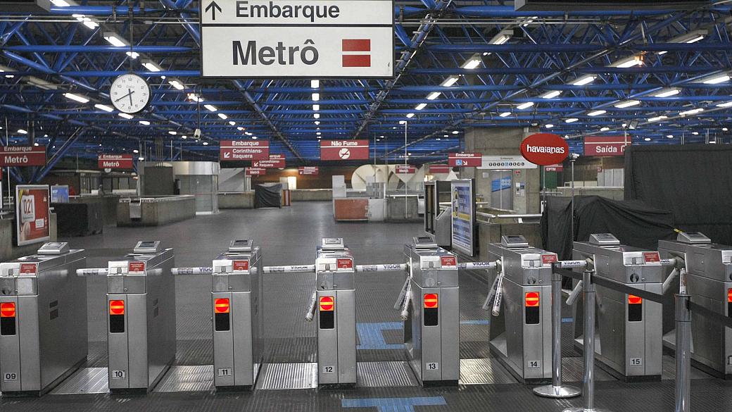 Catracas da estação Tatuapé do metrô