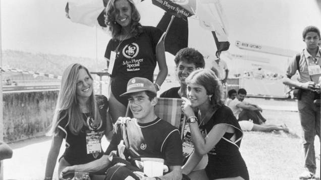 Ayrton Senna no autódromo de Jacarepaguá quando corria pela Lotus em 1985 Ayrton Senna no autódromo de Jacarepaguá quando corria pela Lotus em 1985