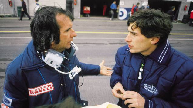 Emerson Fittipaldi conversando com Ayrton Senna Emerson Fittipaldi conversando com Ayrton Senna