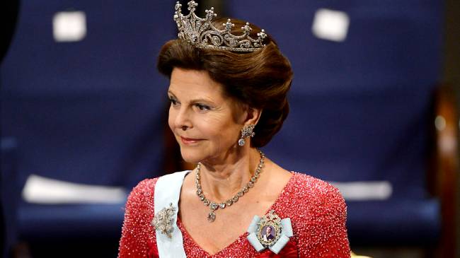 internacional-rainha-silvia-suecia-20140204-01-original.jpeg Rainha Silvia da Suécia durante a cerimônia do prêmio Nobel de 2013, em Estocolmo
