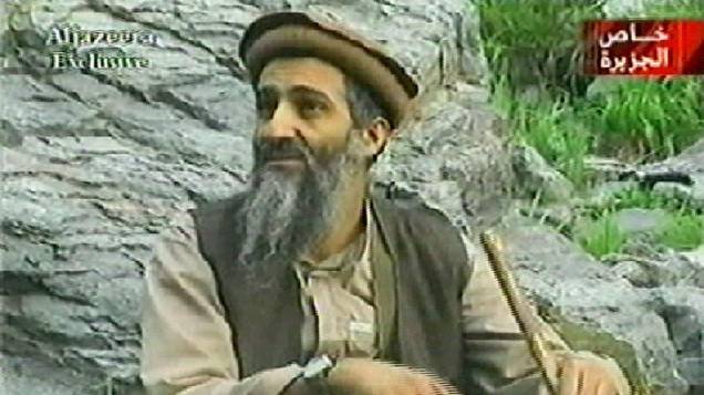 Osama bin Laden em pronunciamento na Al-Jazeera no dia 10 de setembro de 2003 Osama bin Laden em pronunciamento na Al-Jazeera no dia 10 de setembro de 2003