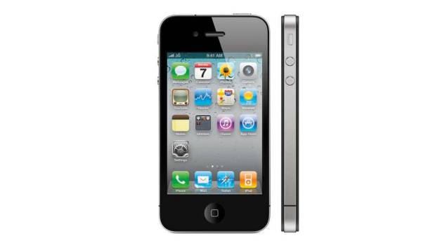 Esse modelo do smartphone foi o primeiro com câmera frontal. Com o aparelho, o usuário podia editar os próprios vídeos, com o iMovie e realizar vídeochamadas com o FaceTime. O celular também recebeu uma entrada para o cartão micro SIM. O modelo é de 2010 Esse modelo do smartphone foi o primeiro com câmera frontal. Com o aparelho, o usuário podia editar os próprios vídeos, com o iMovie e realizar vídeochamadas com o FaceTime. O celular também recebeu uma entrada para o cartão micro SIM. O modelo é de 2010