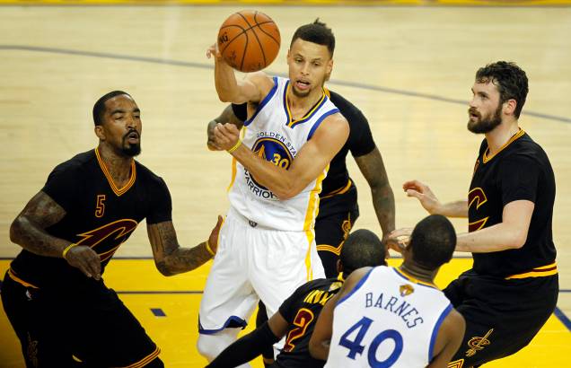 O jogador Stephen Curry, do Golden State Warriors, no jogo 7 da final da NBA, contra o Cleveland Cavaliers O jogador Stephen Curry, do Golden State Warriors, no jogo 7 da final da NBA, contra o Cleveland Cavaliers