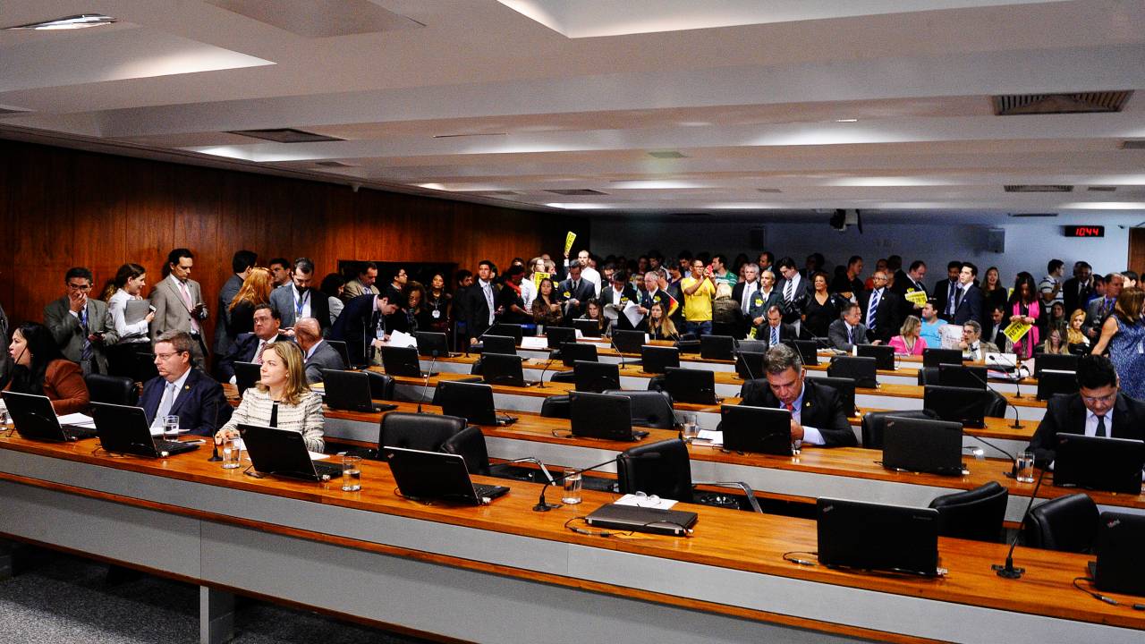 Comissão de Constituição, Justiça e Cidadania (CCJ) do Senado durante reunião que aprovou o reajuste para servidores do Judiciário - 20/05/2015