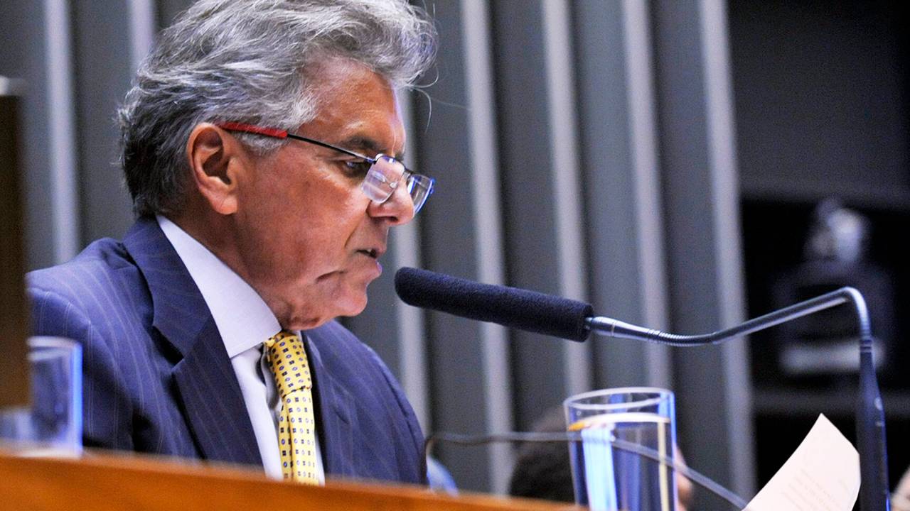 O primeiro-secretário da Câmara dos Deputados, Beto Mansur (PRB-SP), lê em Plenário o parecer da comissão especial que analisou o pedido de impeachment da presidente Dilma Rousseff - 12/04/2016