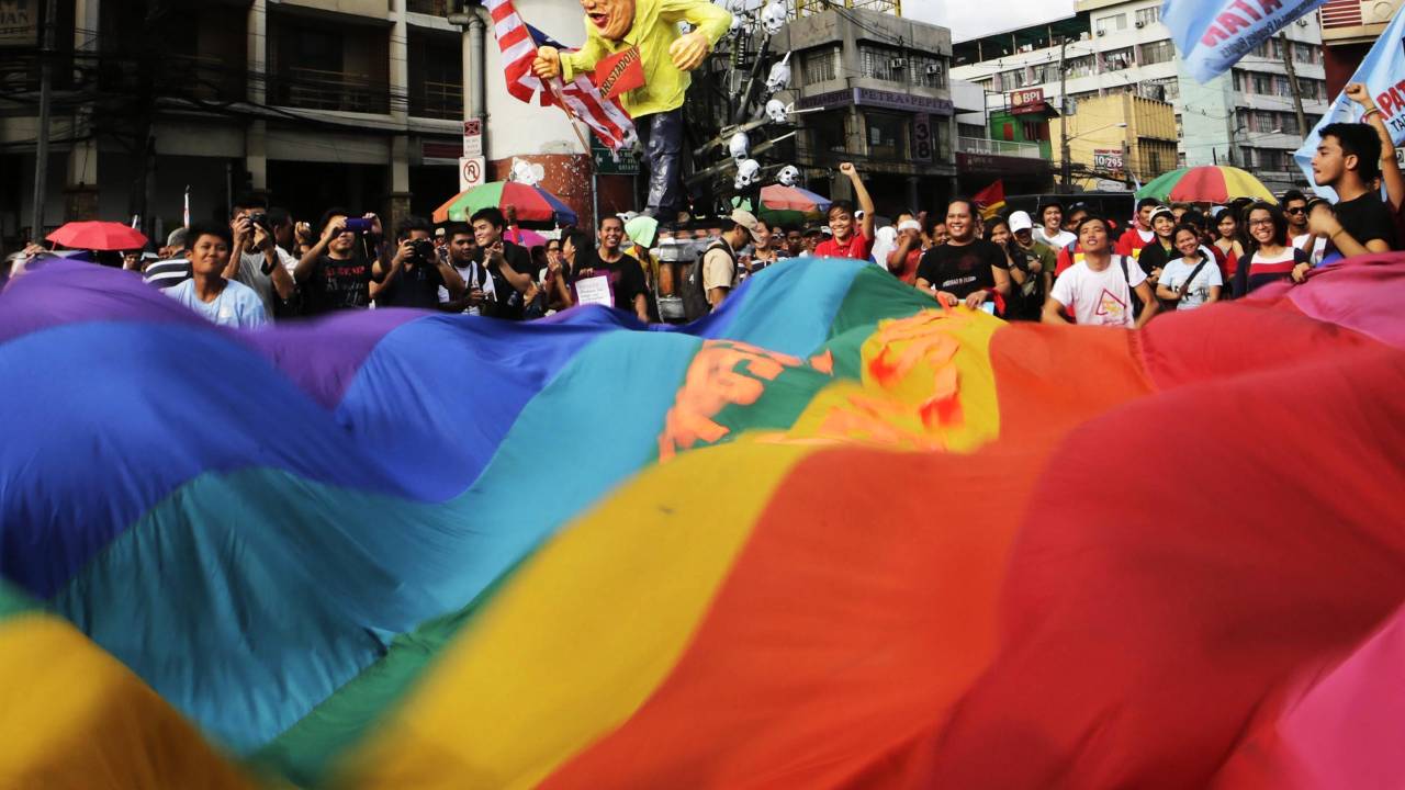 Nas Filipinas, grupos LGBT protestam durante o dia internacional dos Direitos Humanos