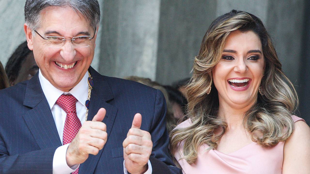 O governador mineiro Fernando Pimentel e a primeira dama Carolina de Oliveira: laços financeiros com o empresário Benedito de Oliveira