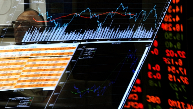 Ibovespa avança e dólar recua de olho em medidas de Lula para conter tarifaço