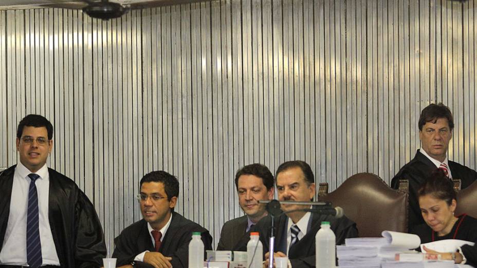 Advogados da promotoria no terceiro dia de julgamento de Lindemberg Alves Fernandes