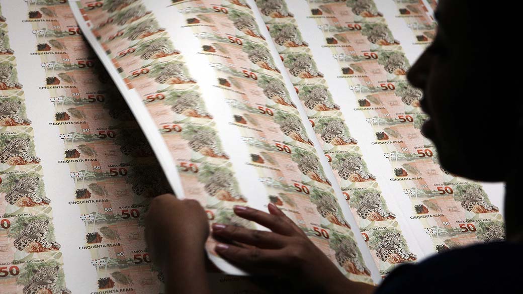 Produção de cédulas de notas de 50 reais na Casa da Moeda no Rio de Janeiro