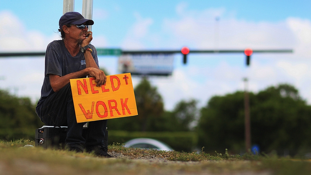 morador do Pompano Beach, na Flória, busca emprego