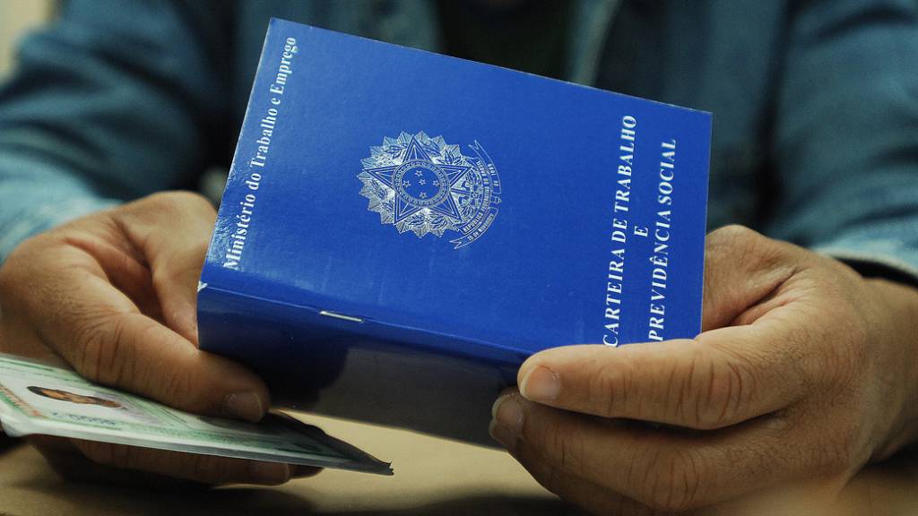 Reajuste do salário mínimo aumenta valor do seguro-desemprego e do PIS