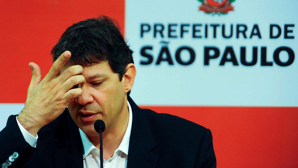 O prefeito de São Paulo, Fernando Haddad (PT), durante coletiva sobre os escândalos de corrupção e a prisão dos auditores na operação que desvendou esquema de corrupção milionário na Prefeitura, nesta segunda-feira (4)
