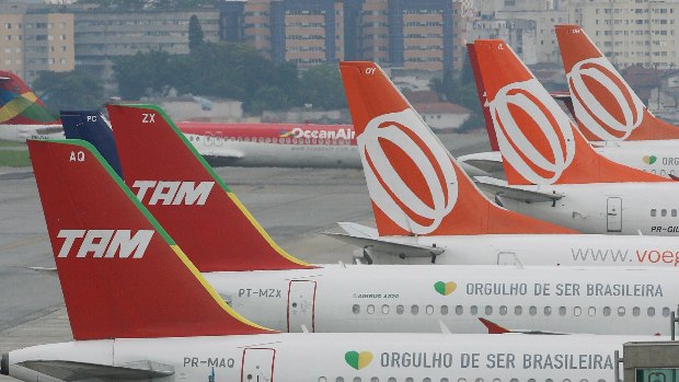 O debate que volta à tona com a cobrança por bagagem de mão