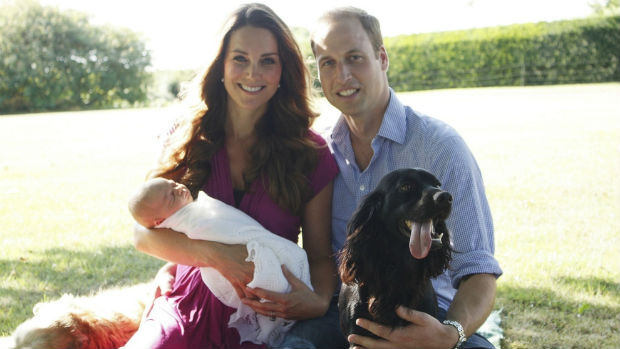 Primeira imagem oficial do príncipe William e Kate Middleton com o filho, George, em 2013 Primeira imagem oficial do príncipe William e Kate Middleton com o filho, George, em 2013