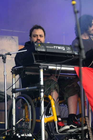 Marcelo Yuka durante o show no palco Sunset com Cibelle, Karina Buhr e Amora Pêra, no segundo dia do Rock in Rio, em 24/9/2011 Marcelo Yuka durante o show no palco Sunset com Cibelle, Karina Buhr e Amora Pêra, no segundo dia do Rock in Rio, em 24/9/2011