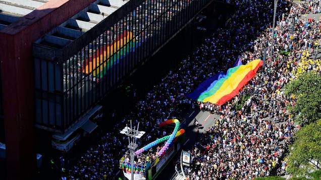 Participantes concentrados para a 18ª Parada do Orgulho de Lésbicas, Gays, Bissexuais, Travestis e Transexuais de São Paulo, que acontece neste domingo (04), na Avenida Paulista, região central da capital paulista. O evento é organizado pela Associação da Parada do Orgulho GLBT de São Paulo (APOGLBT) Participantes concentrados para a 18ª Parada do Orgulho de Lésbicas, Gays, Bissexuais, Travestis e Transexuais de São Paulo, que acontece neste domingo (04), na Avenida Paulista, região central da capital paulista. O evento é organizado pela Associação da Parada do Orgulho GLBT de São Paulo (APOGLBT)