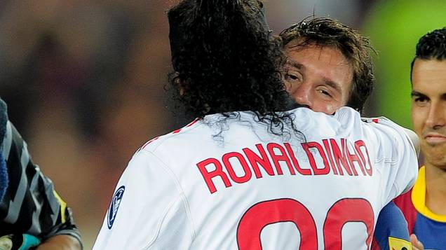 Messi e Ronaldinho Gaúcho durante jogo amistoso entre Barcelona e Milan Messi e Ronaldinho Gaúcho durante jogo amistoso entre Barcelona e Milan