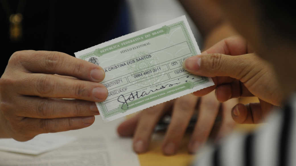 Quase 1.500 eleitores estão pendentes com a Justiça Eleitoral por não terem comparecido às urnas nas últimas três eleições e podem perder o título eleitoral