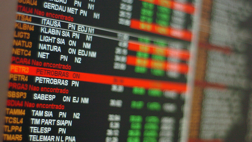 Ibovespa terminou o pregão desta quarta-feira em queda de 2,32%, a 52.858 pontos