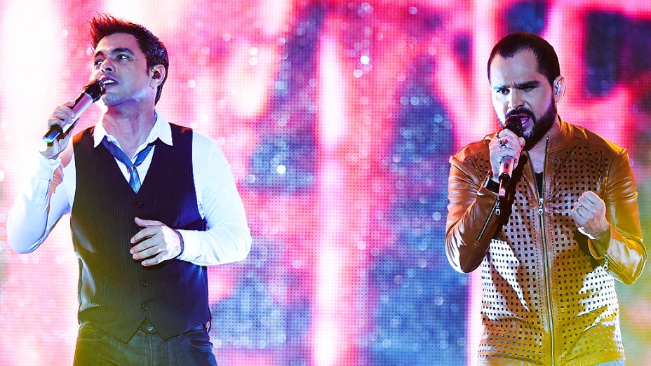 Zezé Di Camargo e Luciano durante gravação do DVD Flores em Vida, no Citibank Hall, em São Paulo