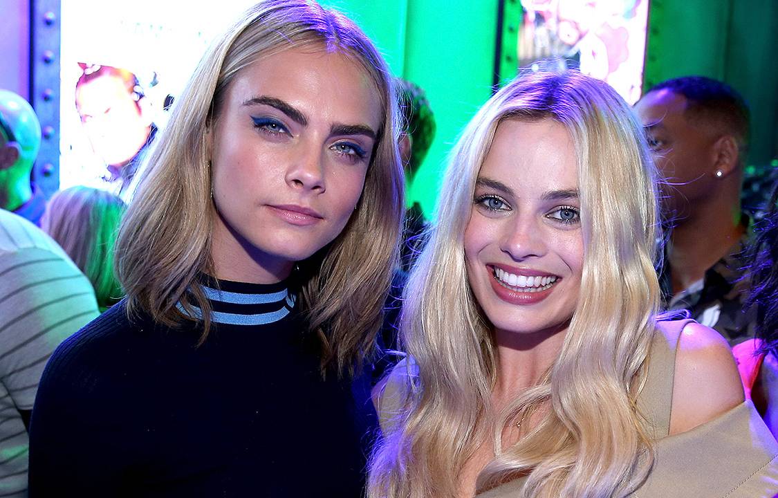 Cara Delevingne e Margot Robbie, que atuaram juntas em "Esquadrão Suicida", comparecem no terceiro dia da Comic Con Experience, em San Diego, Estados Unidos