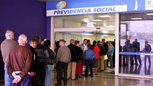 No ano passado, governo da presidenta afastada Dilma Rousseff adiou o pagamento da primeira parcela do 13º salário de agosto para setembro