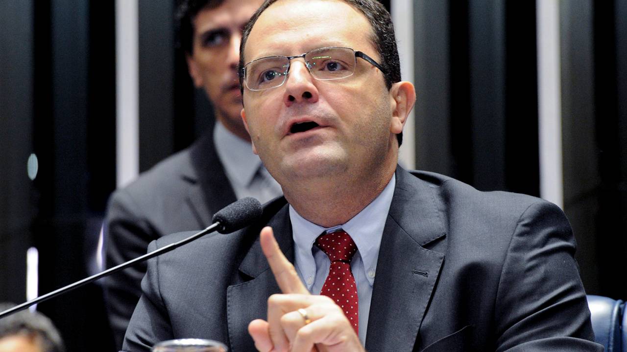 O ex-ministro da Fazenda, Nelson Barbosa, durante o terceiro dia da sessão de julgamento da presidente da República afastada, Dilma Rousseff, no plenário do Senado Federal - 27/08/2016
