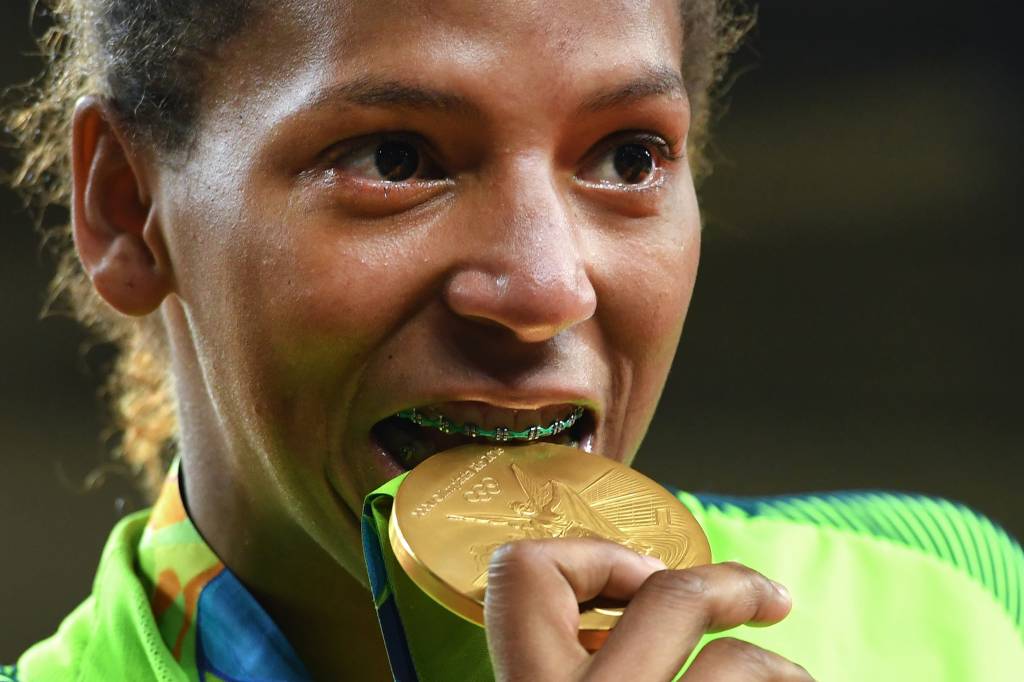 Rafaela Silva conquista a medalha de ouro no judô ewew