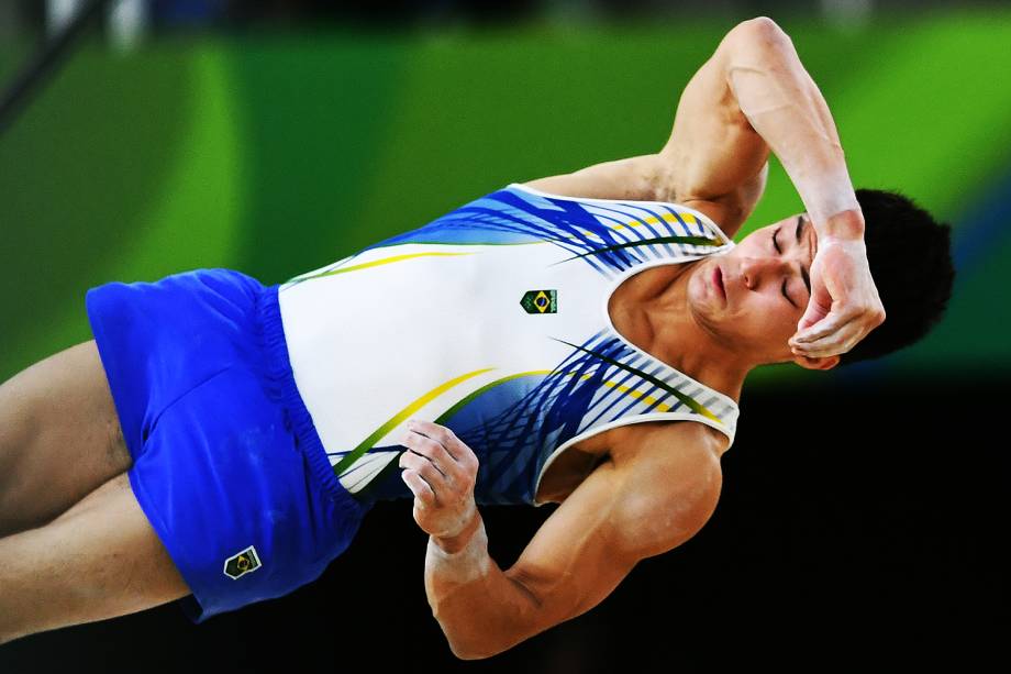 O ginasta Arthur Nory durante apresentação no solo, na final do individual geral masculino, nos Jogos Olímpicos Rio 2016