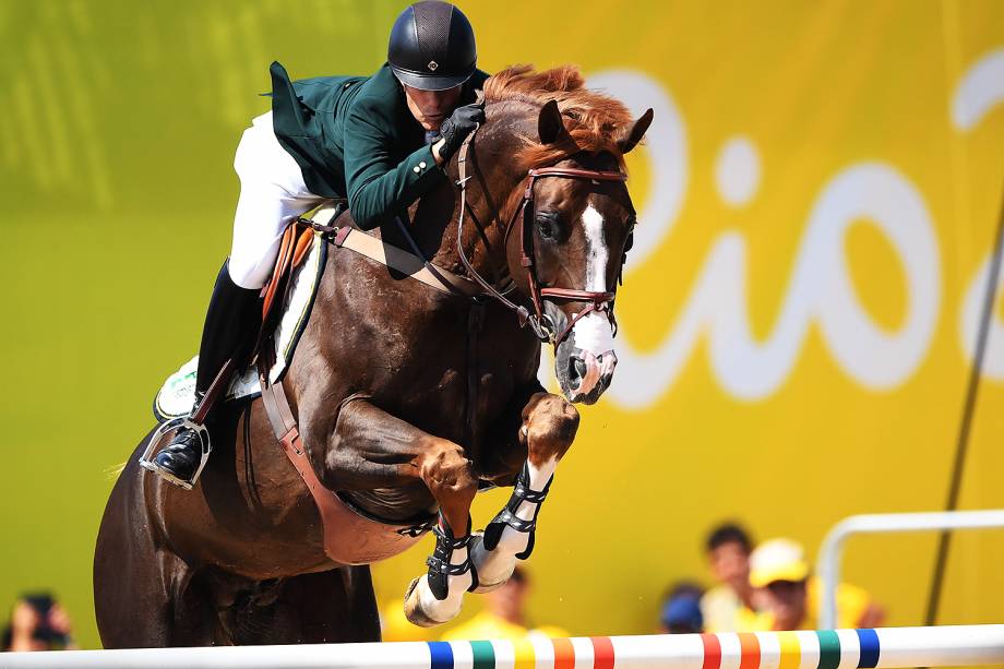 Brasileiro Pedro Veniss disputa pela final da prova de hipismo no Rio de Janeiro - 17/08/2016