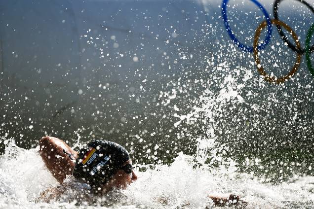 Nadadoras disputam maratona aquática na praia de Copacabana, no Rio de Janeiro Nadadoras disputam maratona aquática na praia de Copacabana, no Rio de Janeiro