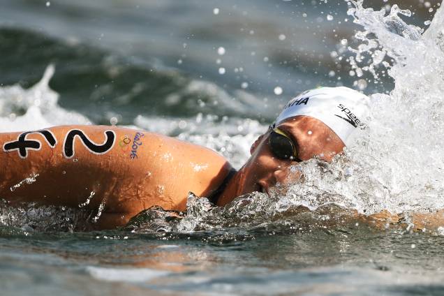 Nadadoras disputam medalhas na modalidade feminina da maratona aquática, na praia de Copacabana, no Rio de Janeiro Nadadoras disputam medalhas na modalidade feminina da maratona aquática, na praia de Copacabana, no Rio de Janeiro