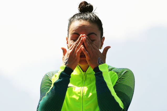 Poliana Okimoto, nadadora brasileira, se emociona ao conquistar medalha de bronze na maratona aquática, em Copacabana, Rio de Janeiro Poliana Okimoto, nadadora brasileira, se emociona ao conquistar medalha de bronze na maratona aquática, em Copacabana, Rio de Janeiro