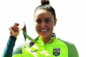 A brasileira Poliana Okimoto ganha medalha de bronze na maratona aquática A brasileira Poliana Okimoto ganha medalha de bronze na maratona aquática - 15/08/2016