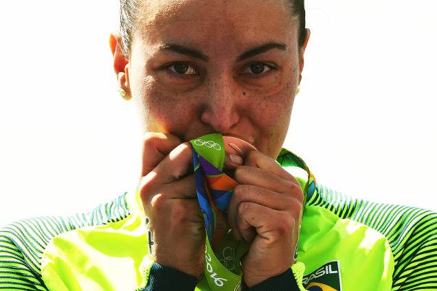 A brasileira Poliana Okimoto ganha medalha de bronze na maratona aquática - 15/08/2016 A brasileira Poliana Okimoto ganha medalha de bronze na maratona aquática - 15/08/2016