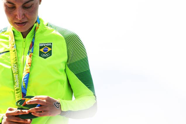 Nadadora brasileira Poliana Okimoto conquista medalha de bronze na prova da maratona aquática, na praia de Copacabana, Rio de Janeiro Nadadora brasileira Poliana Okimoto conquista medalha de bronze na prova da maratona aquática, na praia de Copacabana, Rio de Janeiro