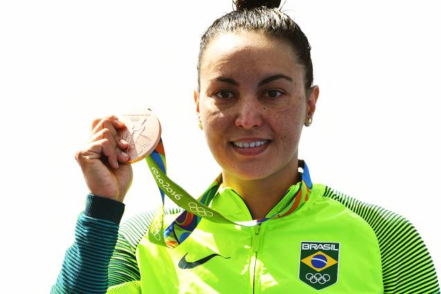 Poliana Okimoto, nadadora brasileira, comemora medalha de bronze na maratona aquática, em Copacabana, Rio de Janeiro Poliana Okimoto, nadadora brasileira, comemora medalha de bronze na maratona aquática, em Copacabana, Rio de Janeiro