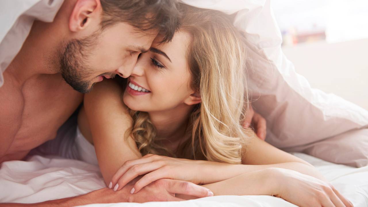 Casal na cama